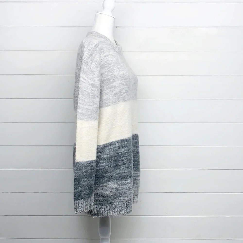 Universal Thread Colorblock Soft Oversized Sweater - Picture 2 of 8